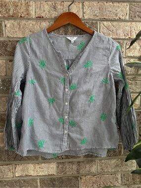 Preppy crown & ivy Gray White Striped Button-Up blouse Green Embroidery Petite M